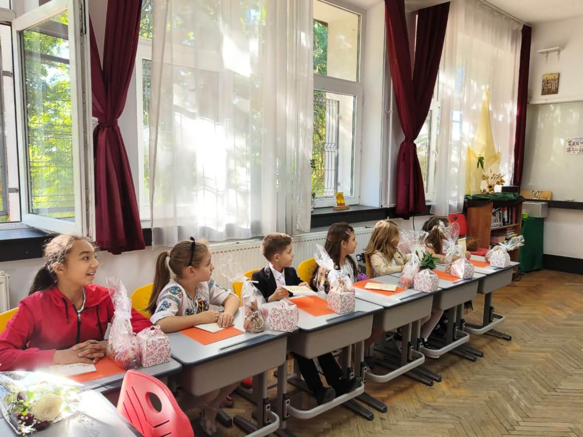 Elevi din clasa 1-a de la scoala Waldorf Ilios din Bucuresti